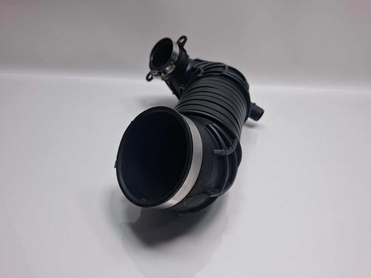 Furtun admisie aer AUDI A4 III Avant 8ED, B7 2004 - 2008 TDI BKE, BRB 8E0129615J