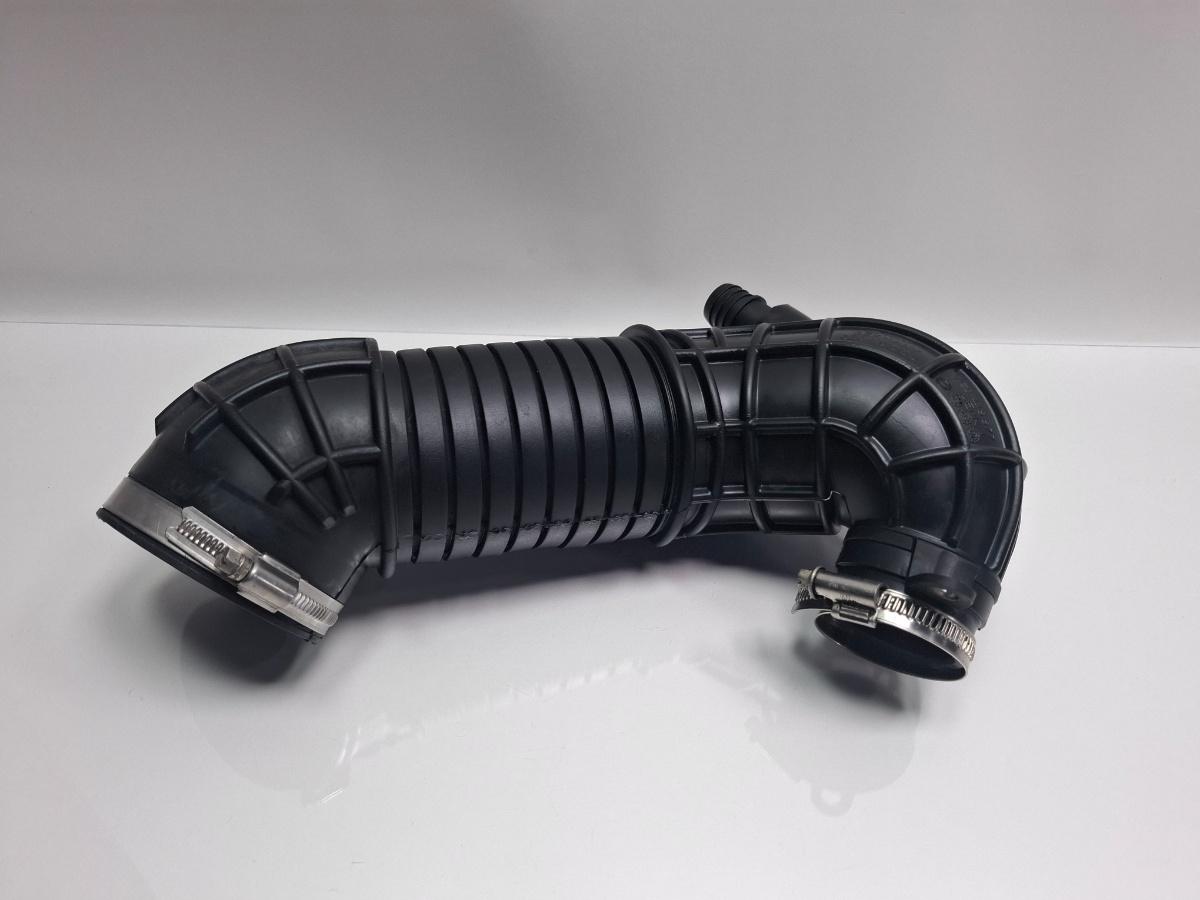 Furtun admisie aer AUDI A4 III Avant 8ED, B7 2004 - 2008 TDI BKE, BRB 8E0129615J