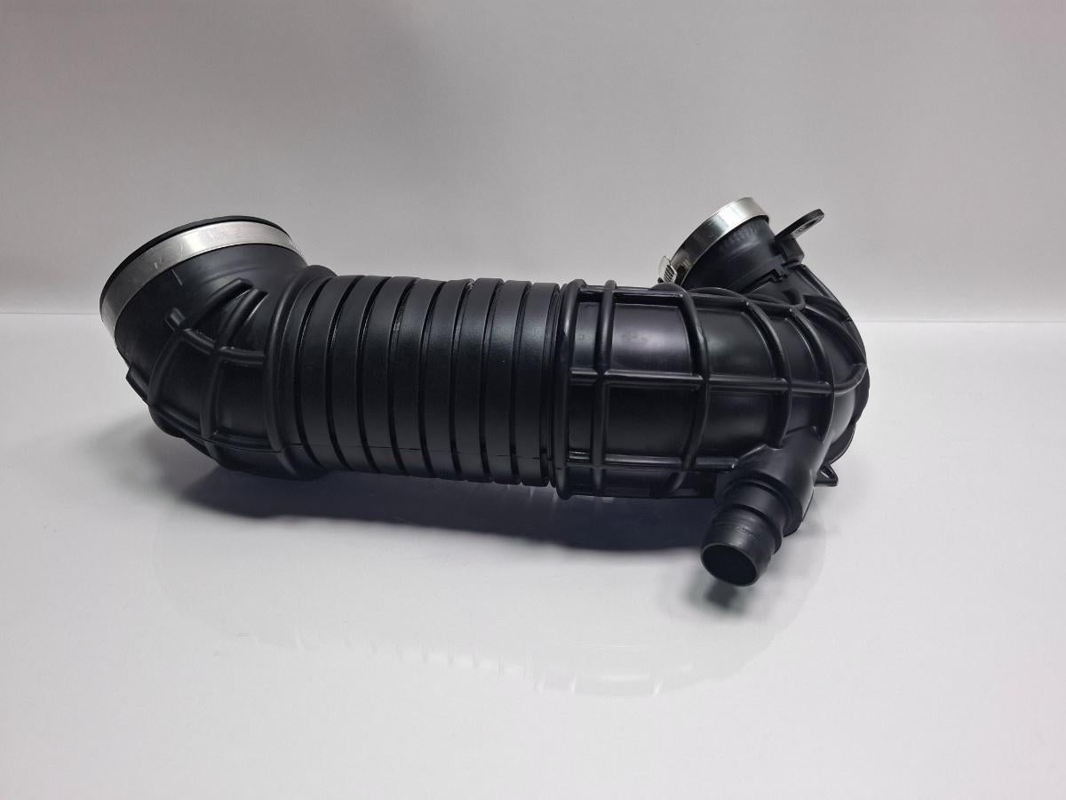 Furtun admisie aer AUDI A4 III Avant 8ED, B7 2004 - 2008 TDI BKE, BRB 8E0129615J