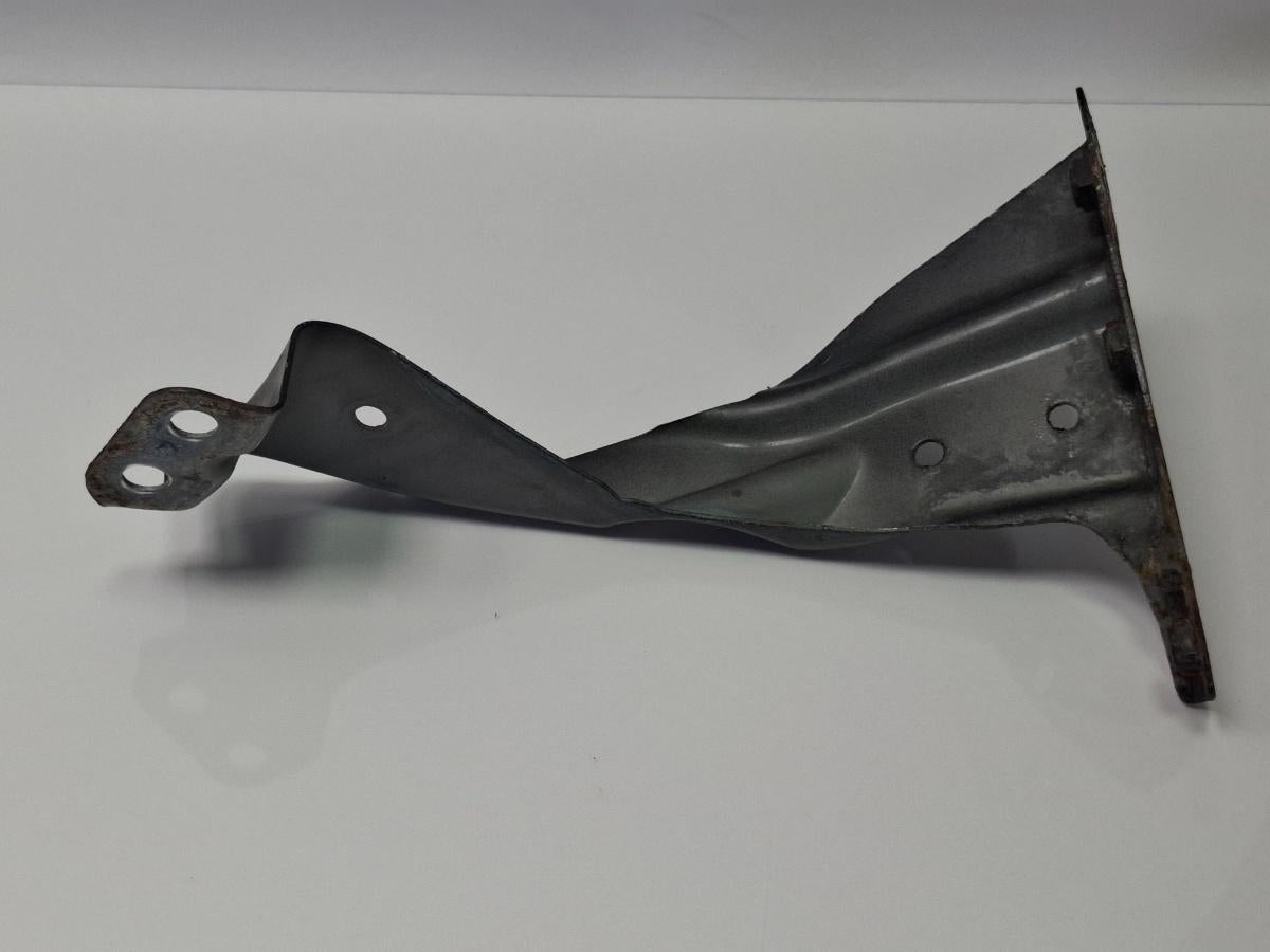Suport aripa stanga fata AUDI A4 III Avant 8ED, B7 2004 - 2008 1.9 TDI BKE, BRB 8E0821135