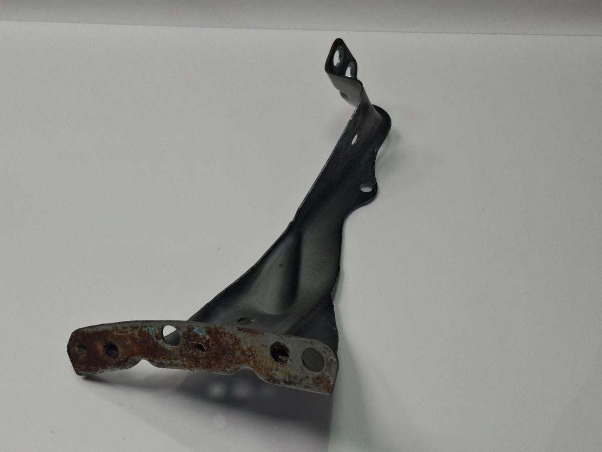 Suport aripa stanga fata AUDI A4 III Avant 8ED, B7 2004 - 2008 1.9 TDI BKE, BRB 8E0821135