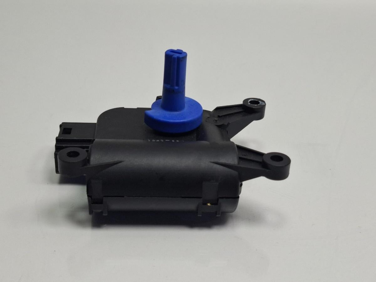 Motoras reglaj aeroterma V71 AUDI A4 III Avant 8ED, B7 2004 - 2008 TDI BKE, BRB 8E1820511D