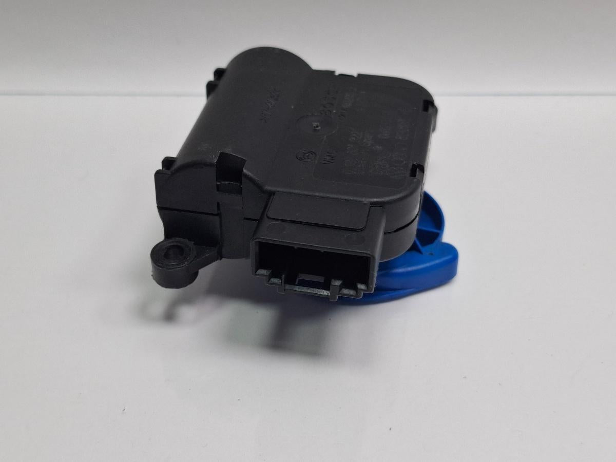 Motoras reglaj aeroterma V113 AUDI A4 III Avant 8ED, B7 2004 - 2008 TDI BKE, BRB 8E1820511F
