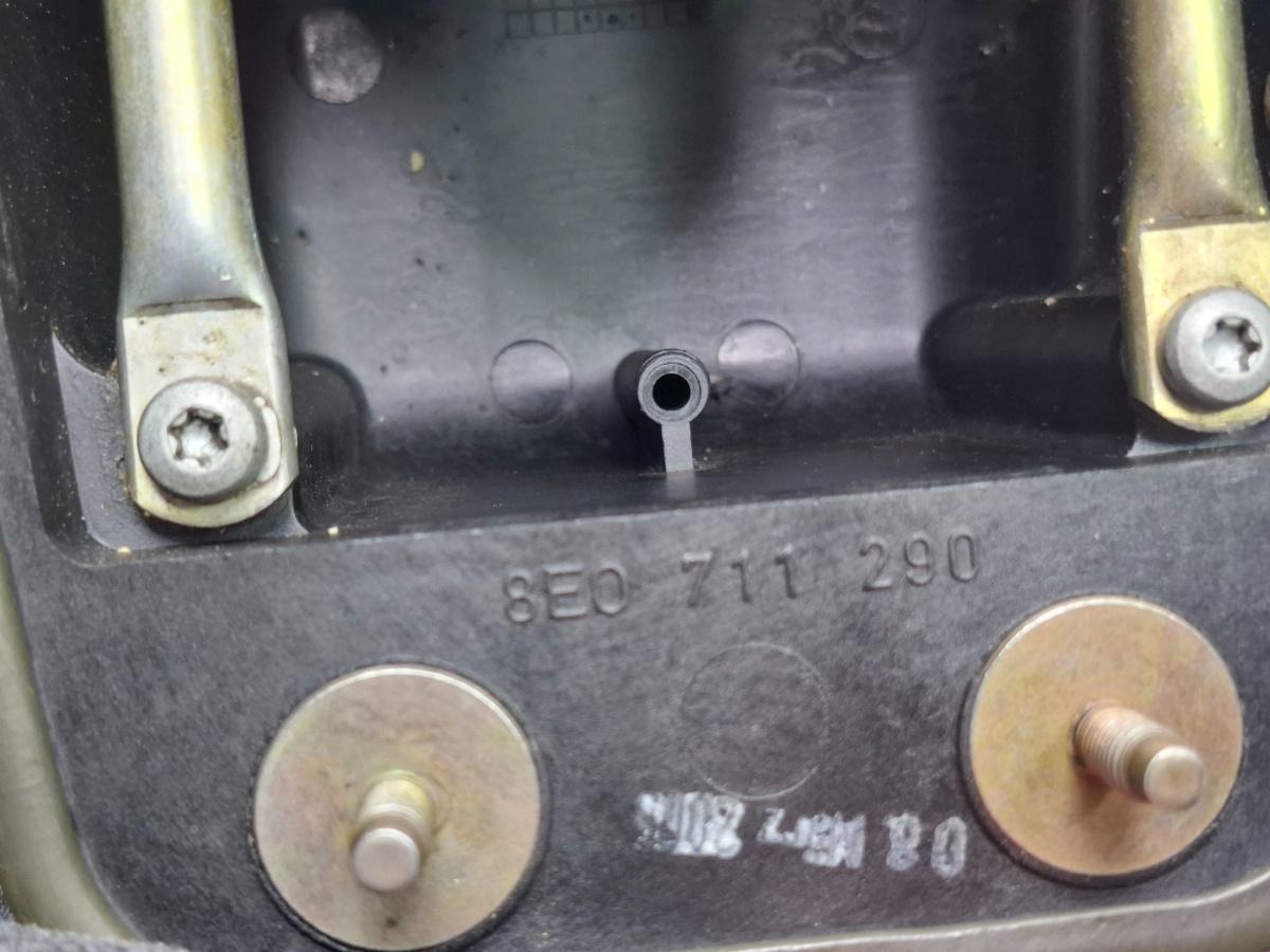 Suport timonerie schimbator de viteze AUDI A4 III Avant 8ED, B7 2004 - 2008 TDI BKE, BRB 8E0711290