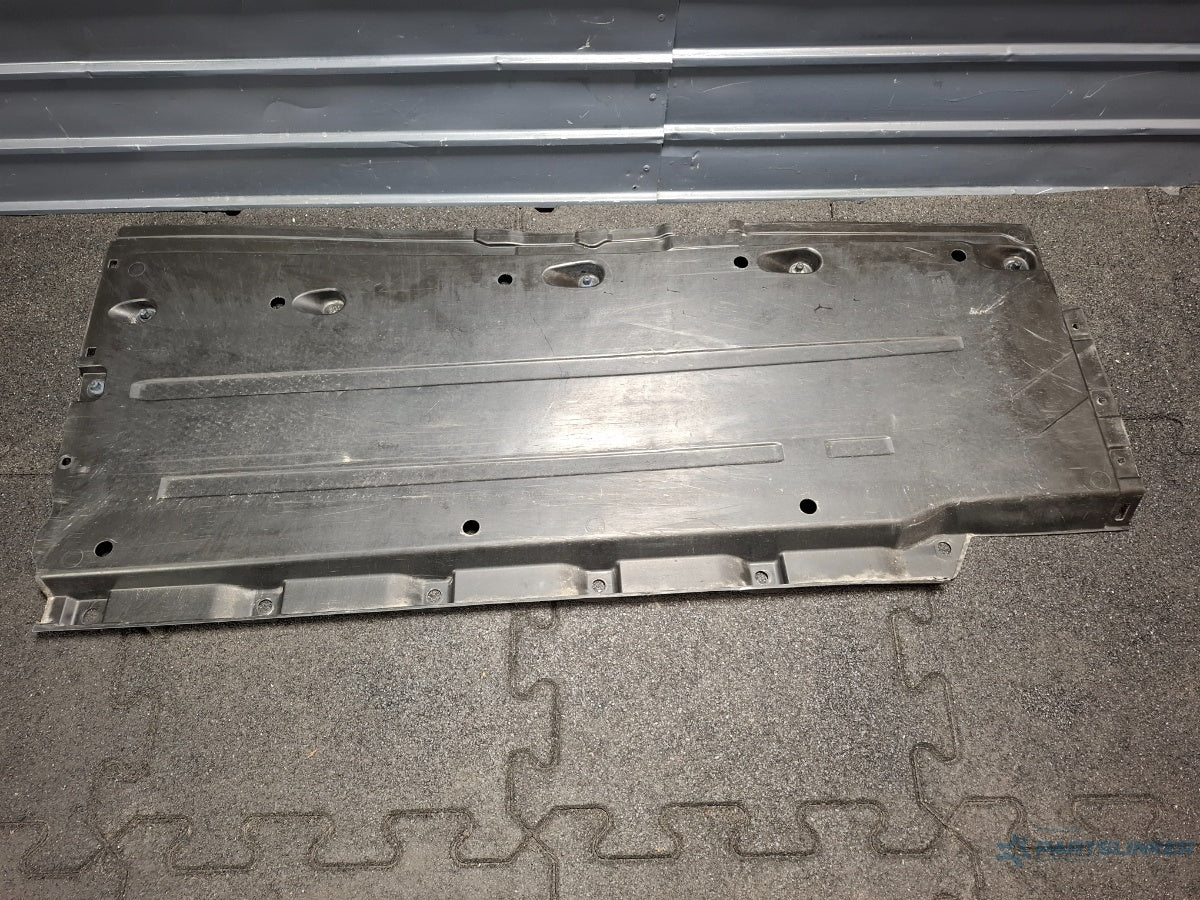 Scut caroserie stanga AUDI A4 III Avant 8ED, B7 2004 - 2008 TDI BKE, BRB 8E0825207B