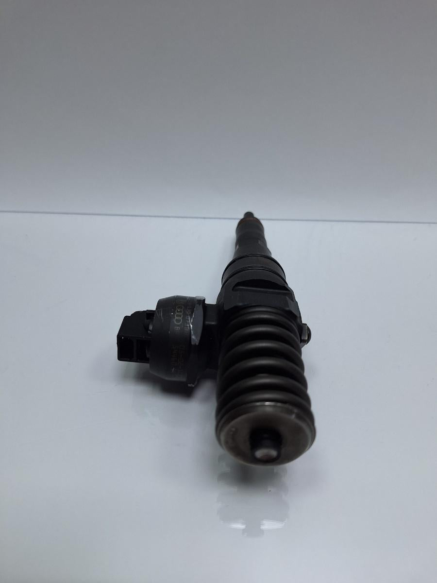 Injector 1.9 TDI BKE, BRB AUDI A4 III Avant 8ED, B7 2004 - 2008 BW BOSCH 0414720230 038130073BH