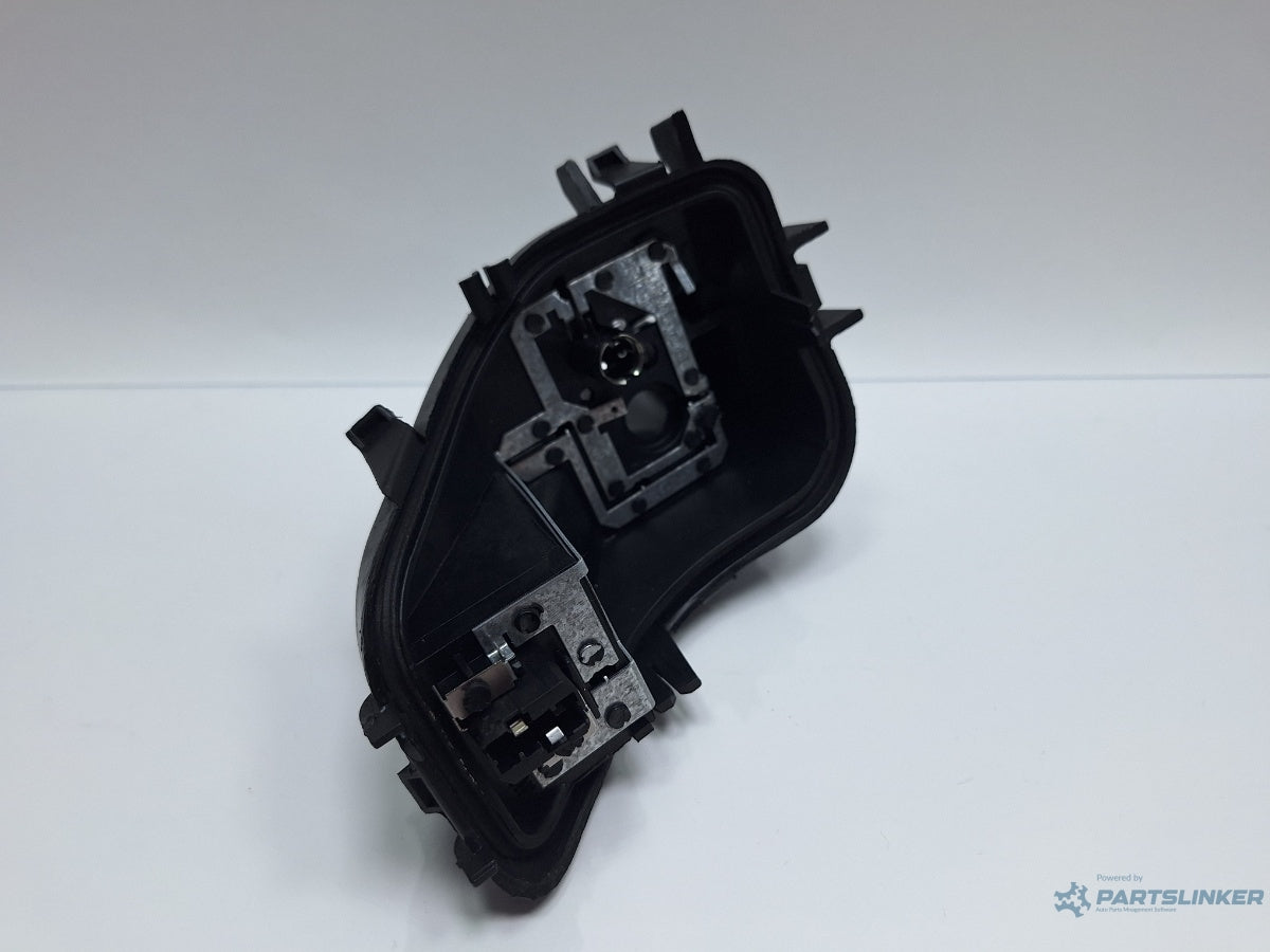 Soclu stop aripa stanga spate VOLKSWAGEN GOLF VI 5K1_ 2008 - 2012 TDi BlueMotion CAYC 5K0945257