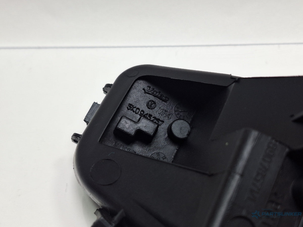 Soclu stop aripa stanga spate VOLKSWAGEN GOLF VI 5K1_ 2008 - 2012 TDi BlueMotion CAYC 5K0945257