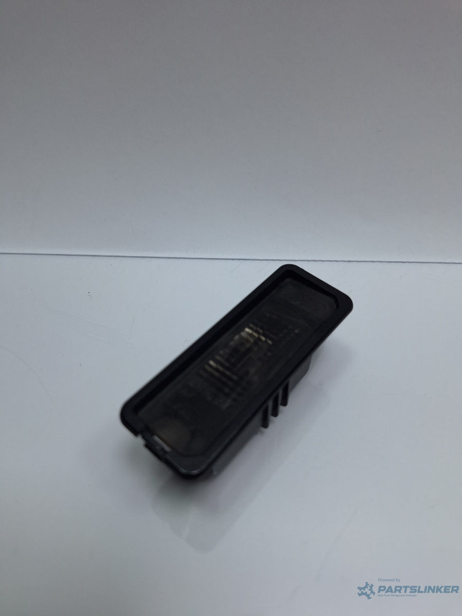 Lampa numar de inmatriculare VOLKSWAGEN GOLF VI 5K1_ 2008 - 2012 TDi BlueMotion CAYC 1K8943021