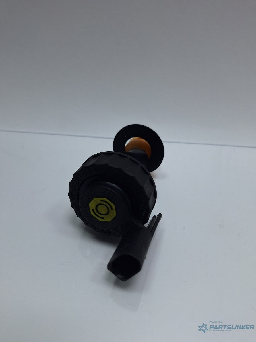 Capac rezervor lichid de frana cu senzor de nivel VOLKSWAGEN GOLF VI 5K1_ 2008 - 2012 TDi BlueMotion CAYC 1K2611349A
