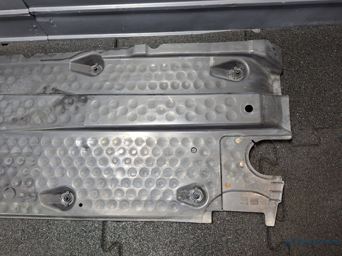 Scut podea stanga VOLKSWAGEN GOLF VI 5K1_ 2008 - 2012 TDi BlueMotion CAYC 1K0825201S