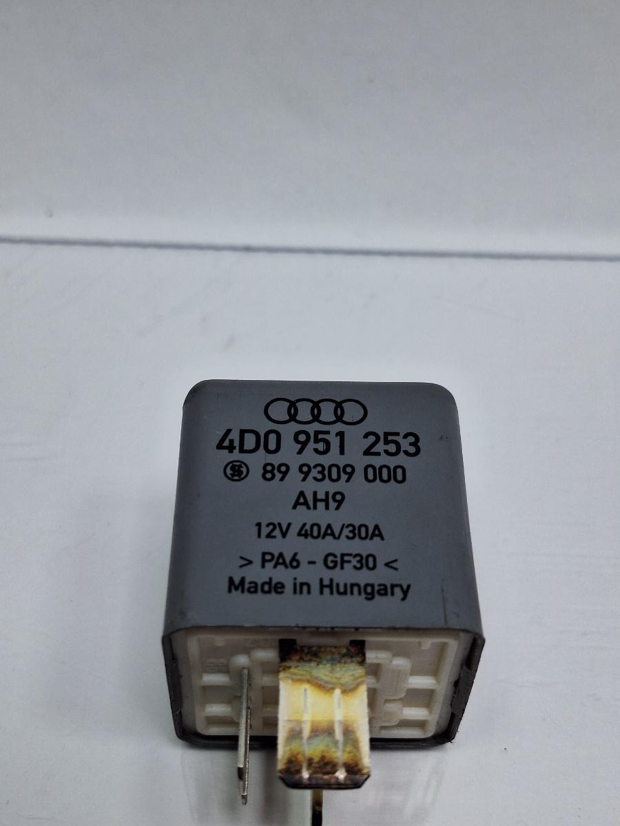 Releu pompa combustibil VOLKSWAGEN PASSAT 3B3 2000 - 2005 1.6 1.6 ALZ 4D0951253