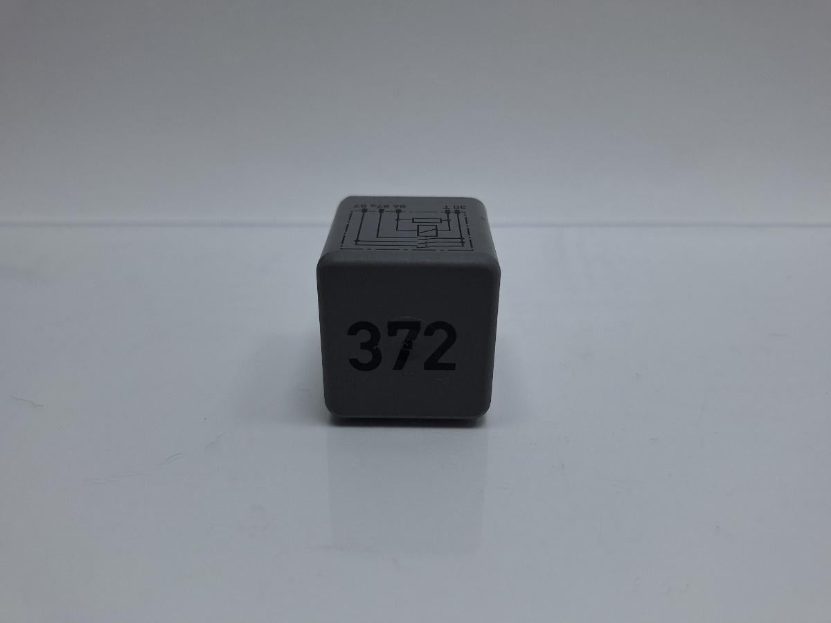 Releu pompa combustibil VOLKSWAGEN PASSAT 3B3 2000 - 2005 1.6 1.6 ALZ 4D0951253