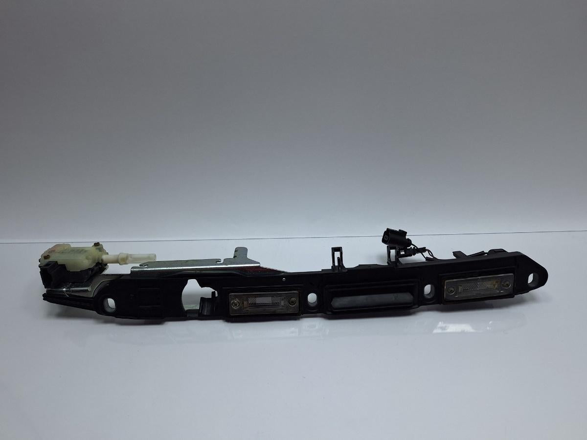 Bara luminoasa numar de inmatriculare portbagaj VOLKSWAGEN PASSAT 3B3 2000 - 2005 1.6 1.6 ALZ 3B5827297