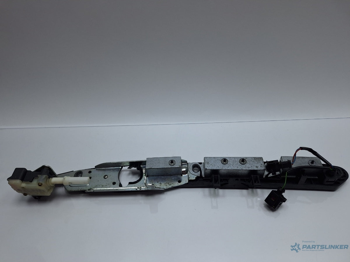 Bara luminoasa numar de inmatriculare portbagaj VOLKSWAGEN PASSAT 3B3 2000 - 2005 1.6 1.6 ALZ 3B5827297