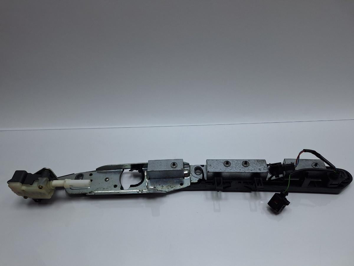 Bara luminoasa numar de inmatriculare portbagaj VOLKSWAGEN PASSAT 3B3 2000 - 2005 1.6 1.6 ALZ 3B5827297