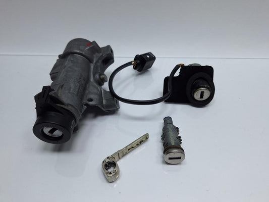 Contact de pornire cu cheie si butuci VOLKSWAGEN PASSAT 3B3 2000 - 2005 1.6 1.6 ALZ 4B0905851A , 3B0827573G