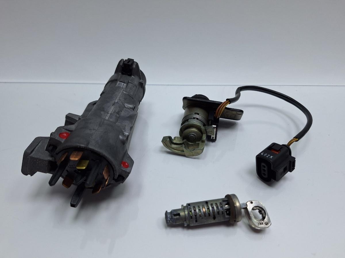 Contact de pornire cu cheie si butuci VOLKSWAGEN PASSAT 3B3 2000 - 2005 1.6 1.6 ALZ 4B0905851A , 3B0827573G