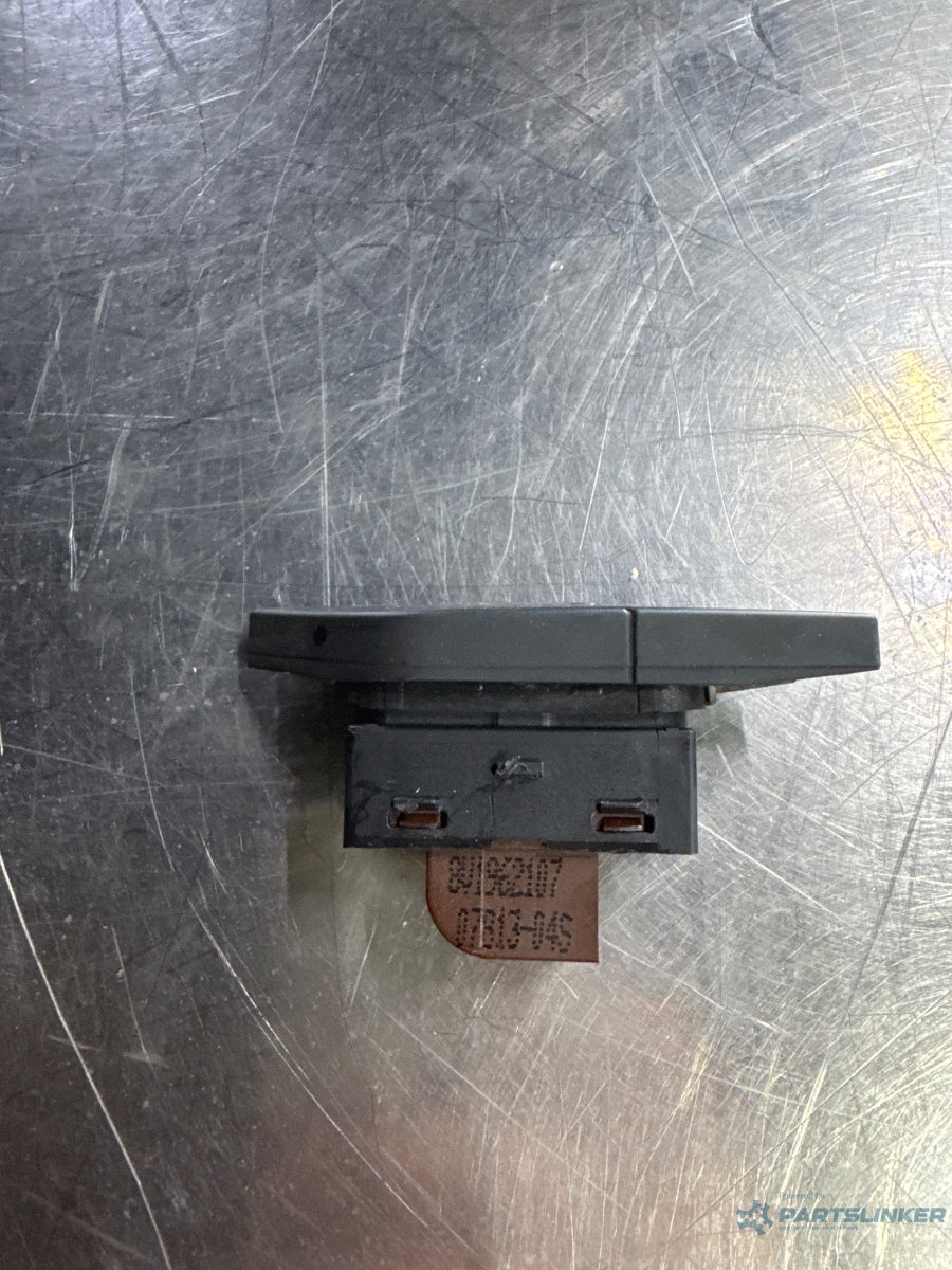 Buton blocare portiere AUDI A3 Sportback 8VA, 8VF 2012 - > TDI CLHA 8V1962107