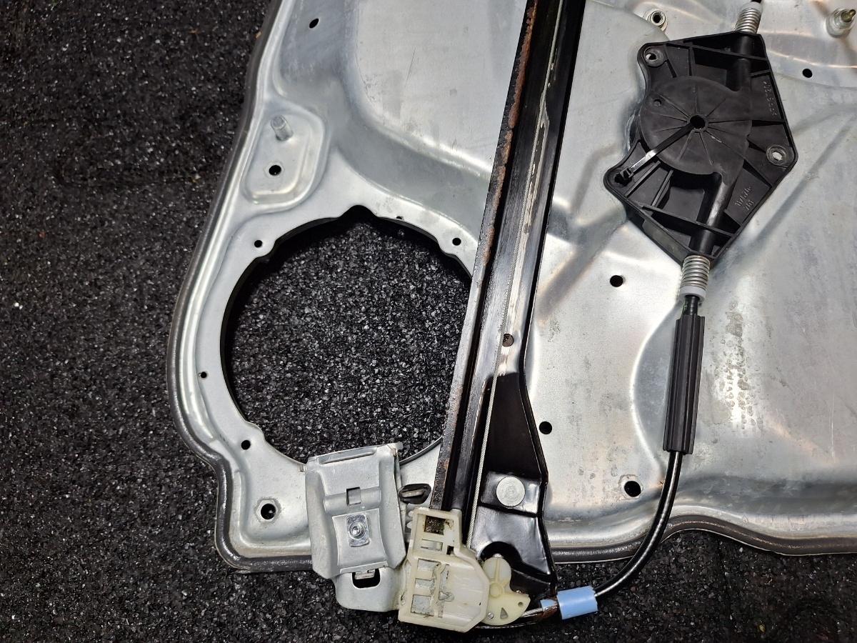 Macara geam stanga fata VOLKSWAGEN PASSAT 3B3 2000 - 2005 1.6 1.6 ALZ 3B1837461