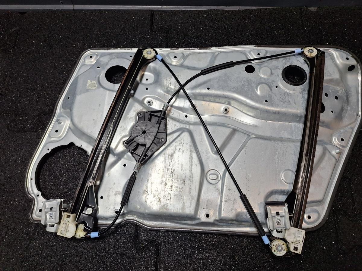 Macara geam stanga fata VOLKSWAGEN PASSAT 3B3 2000 - 2005 1.6 1.6 ALZ 3B1837461