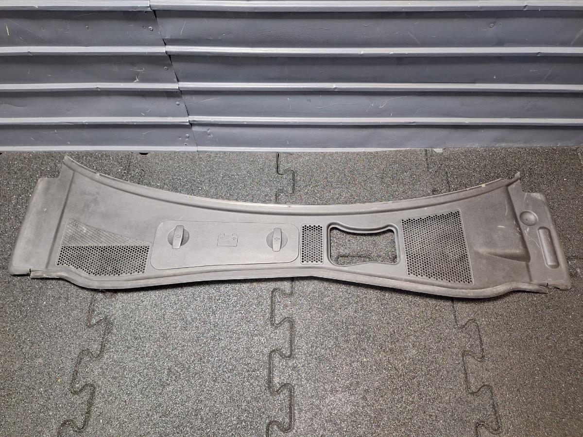 Grila stergatoare VOLKSWAGEN PASSAT 3B3 2000 - 2005 1.6 1.6 ALZ 3B1819417C