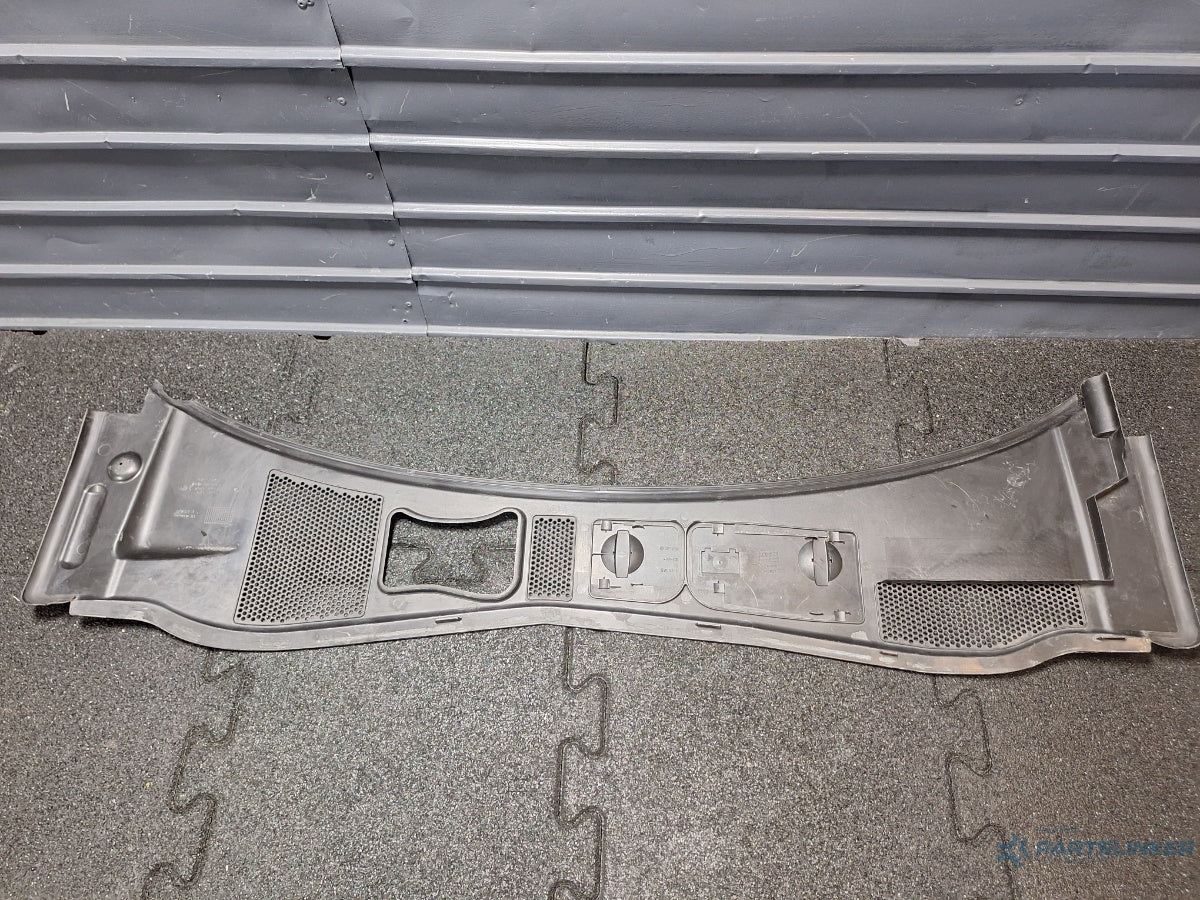 Grila stergatoare VOLKSWAGEN PASSAT 3B3 2000 - 2005 1.6 1.6 ALZ 3B1819417C