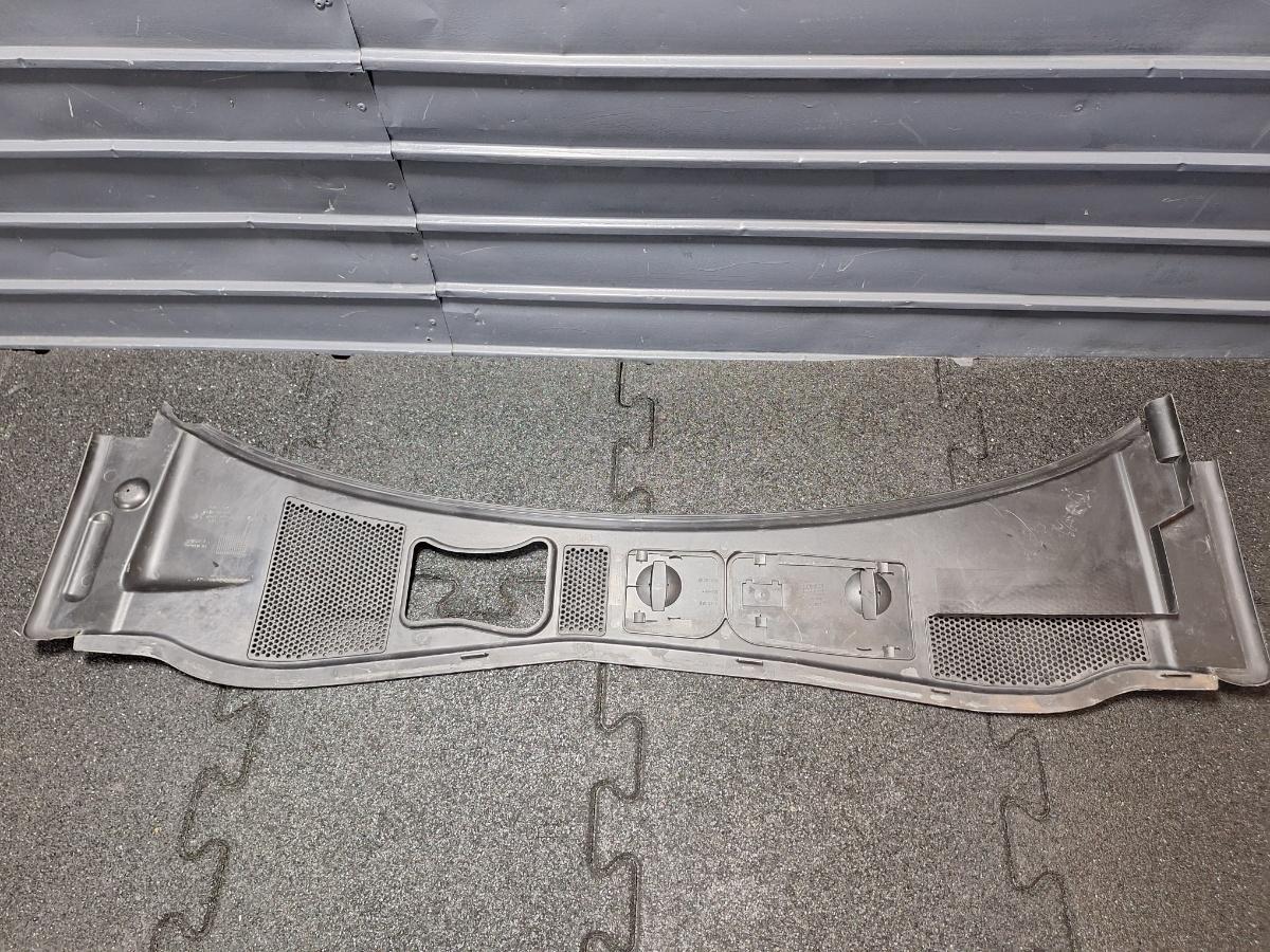 Grila stergatoare VOLKSWAGEN PASSAT 3B3 2000 - 2005 1.6 1.6 ALZ 3B1819417C