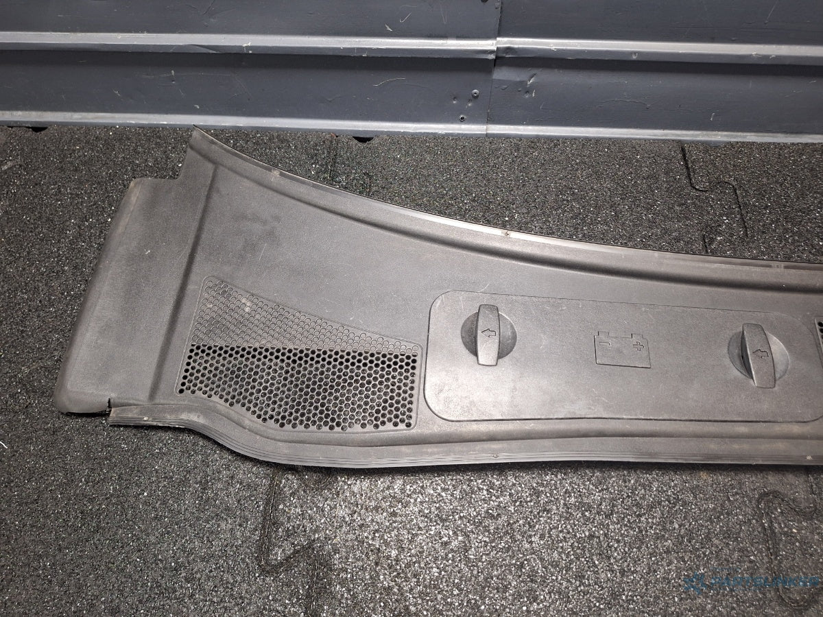 Grila stergatoare VOLKSWAGEN PASSAT 3B3 2000 - 2005 1.6 1.6 ALZ 3B1819417C