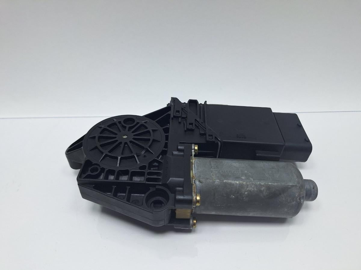 Motoras macara geam stanga fata VOLKSWAGEN PASSAT 3B3 2000 - 2005 1.6 1.6 ALZ 101430-202