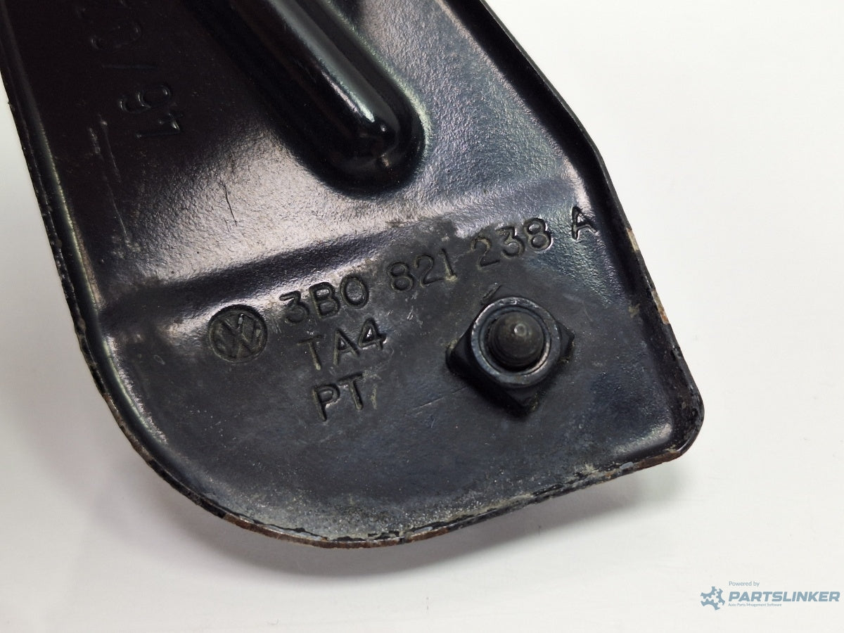 Suport de fixare aripa dreapta fata VOLKSWAGEN PASSAT 3B3 2000 - 2005 1.6 1.6 ALZ 3B0821238A