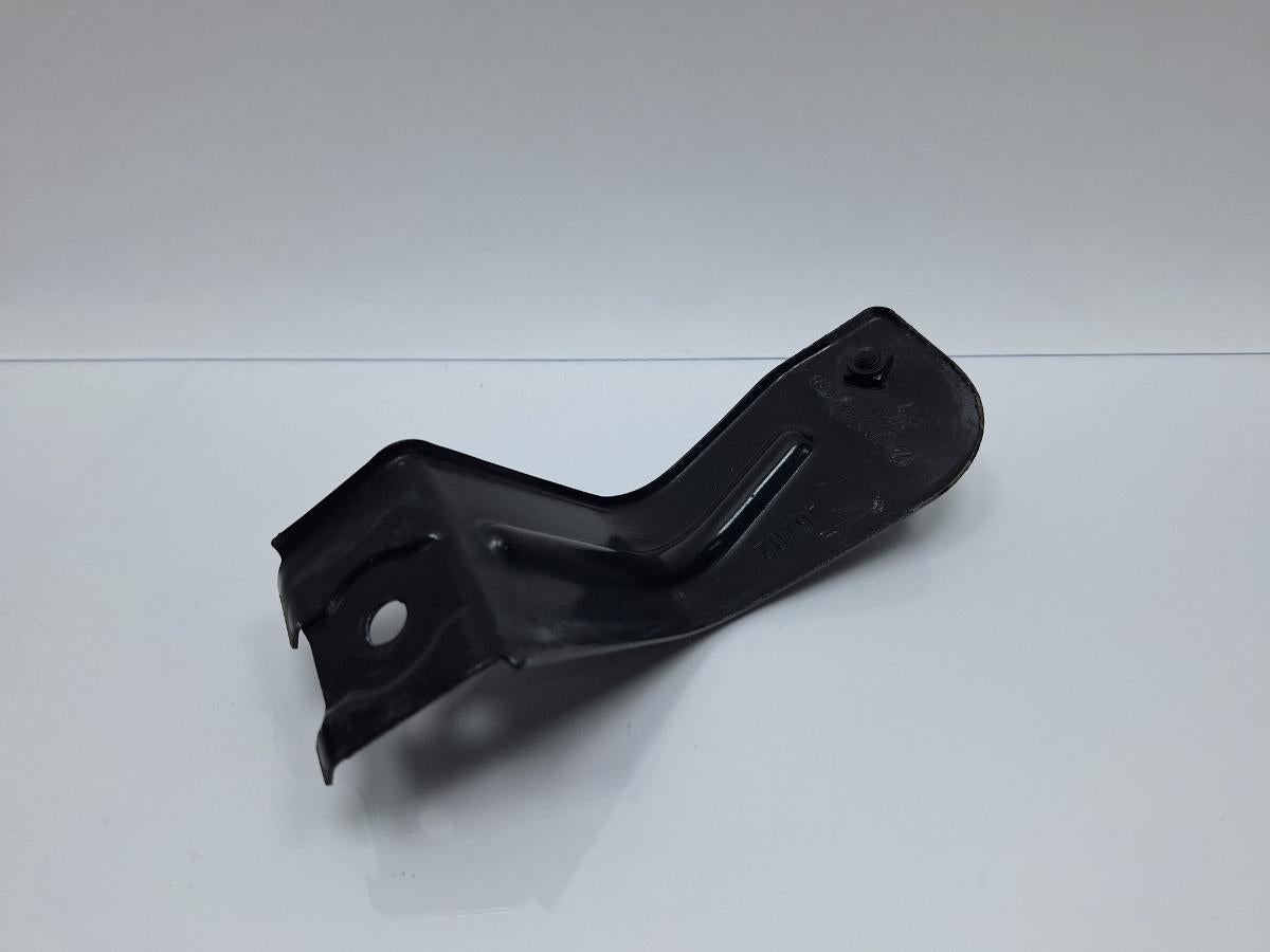 Suport de fixare aripa dreapta fata VOLKSWAGEN PASSAT 3B3 2000 - 2005 1.6 1.6 ALZ 3B0821238A
