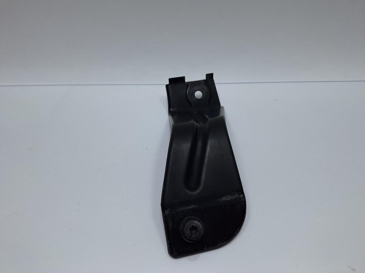 Suport de fixare aripa dreapta fata VOLKSWAGEN PASSAT 3B3 2000 - 2005 1.6 1.6 ALZ 3B0821238A