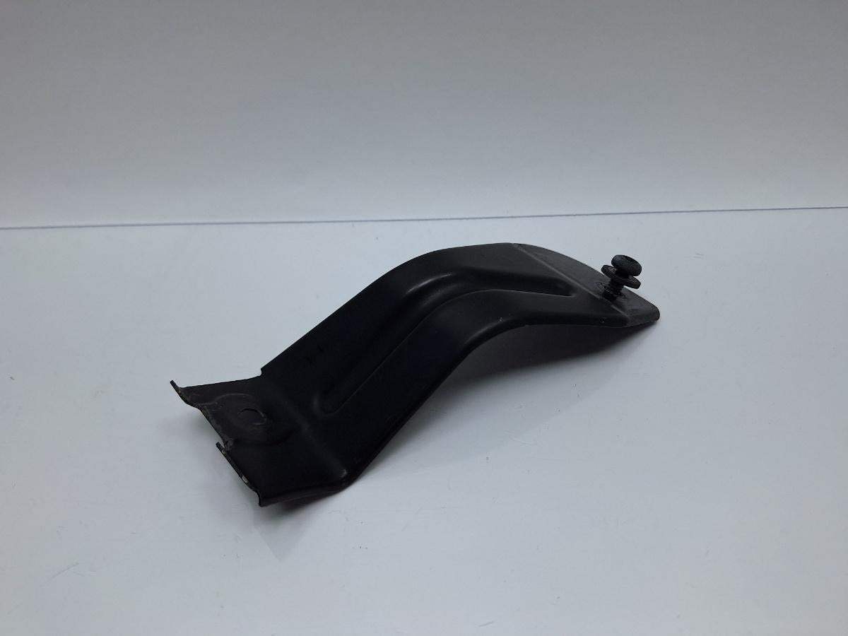 Suport de fixare aripa dreapta fata VOLKSWAGEN PASSAT 3B3 2000 - 2005 1.6 1.6 ALZ 3B0821238A