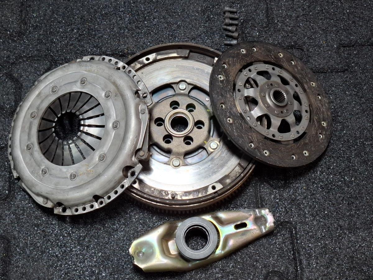 Kit ambreiaj masa dubla VOLKSWAGEN PASSAT 3B3 2000 - 2005 1.6 1.6 ALZ 058105266H