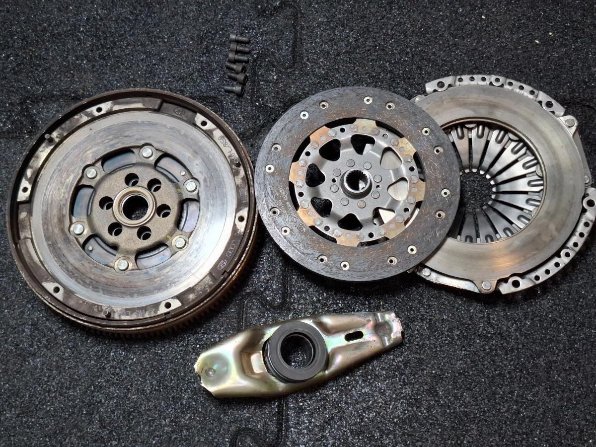 Kit ambreiaj masa dubla VOLKSWAGEN PASSAT 3B3 2000 - 2005 1.6 1.6 ALZ 058105266H