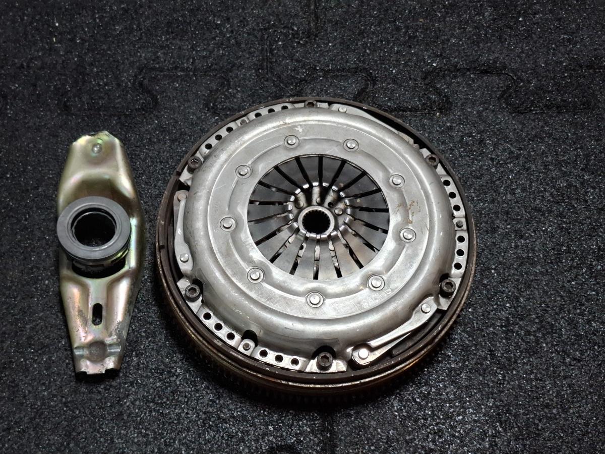 Kit ambreiaj masa dubla VOLKSWAGEN PASSAT 3B3 2000 - 2005 1.6 1.6 ALZ 058105266H