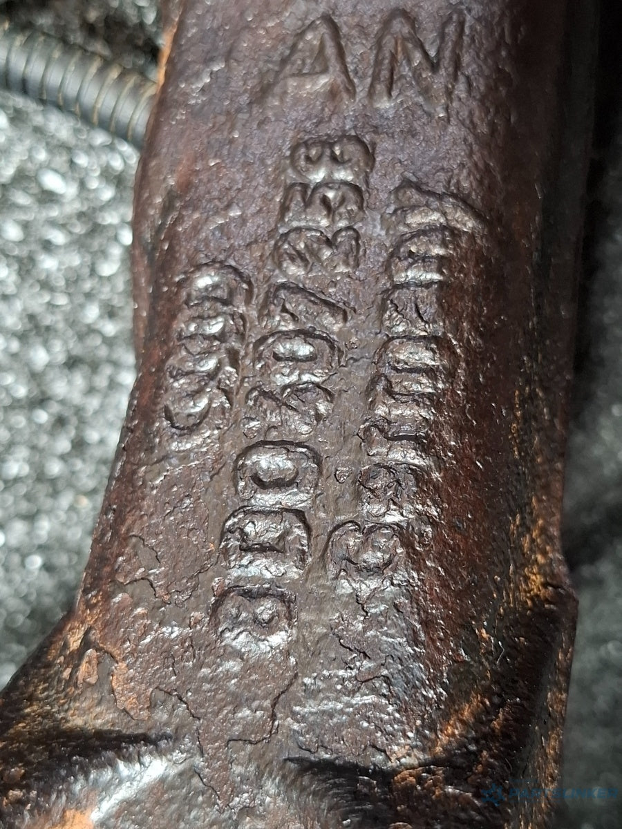 Fuzeta dreapta fata VOLKSWAGEN PASSAT 3B3 2000 - 2005 1.6 1.6 ALZ 8D0407258AN