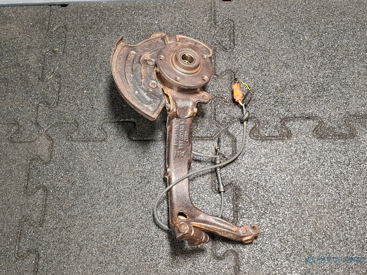 Fuzeta dreapta fata VOLKSWAGEN PASSAT 3B3 2000 - 2005 1.6 1.6 ALZ 8D0407258AN