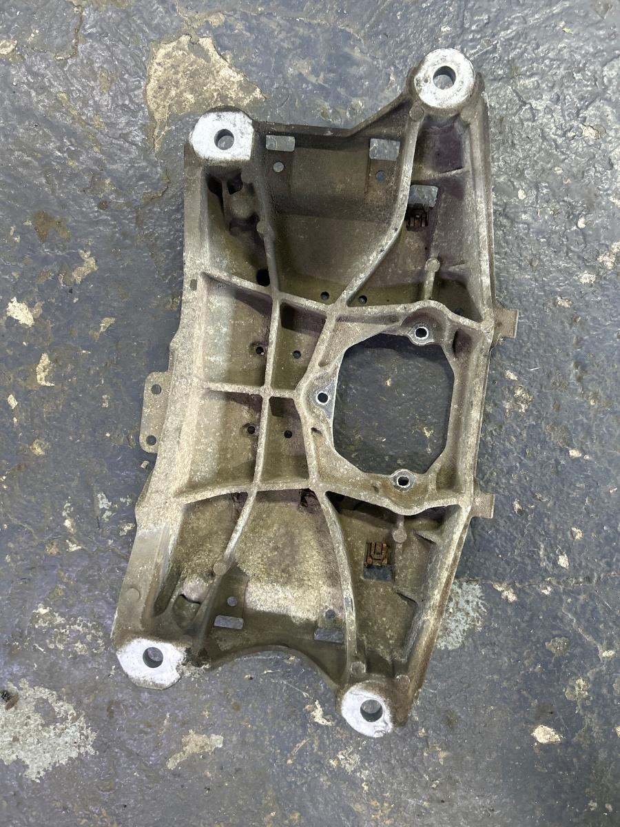Suport tampon cutie de viteze AUDI A4 IV 8K2, B8 2007 - 2015 TDI CAGB, CJCB, CSUB 8K0399263BK