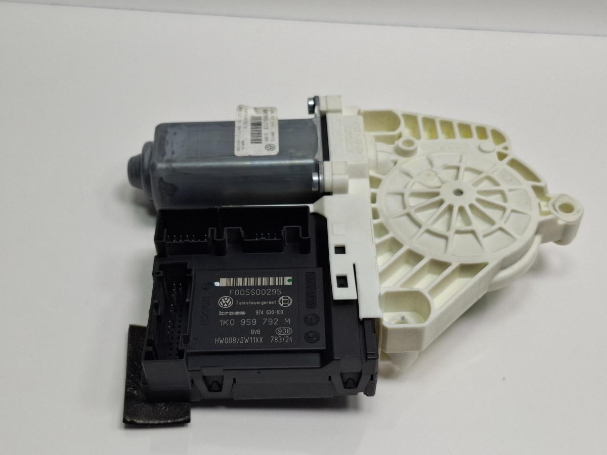 Motoras macara geam dreapta fata VOLKSWAGEN PASSAT Variant 3C5 2005 - 2011 TDI BMP 1K0959702Q , 1K0959792M