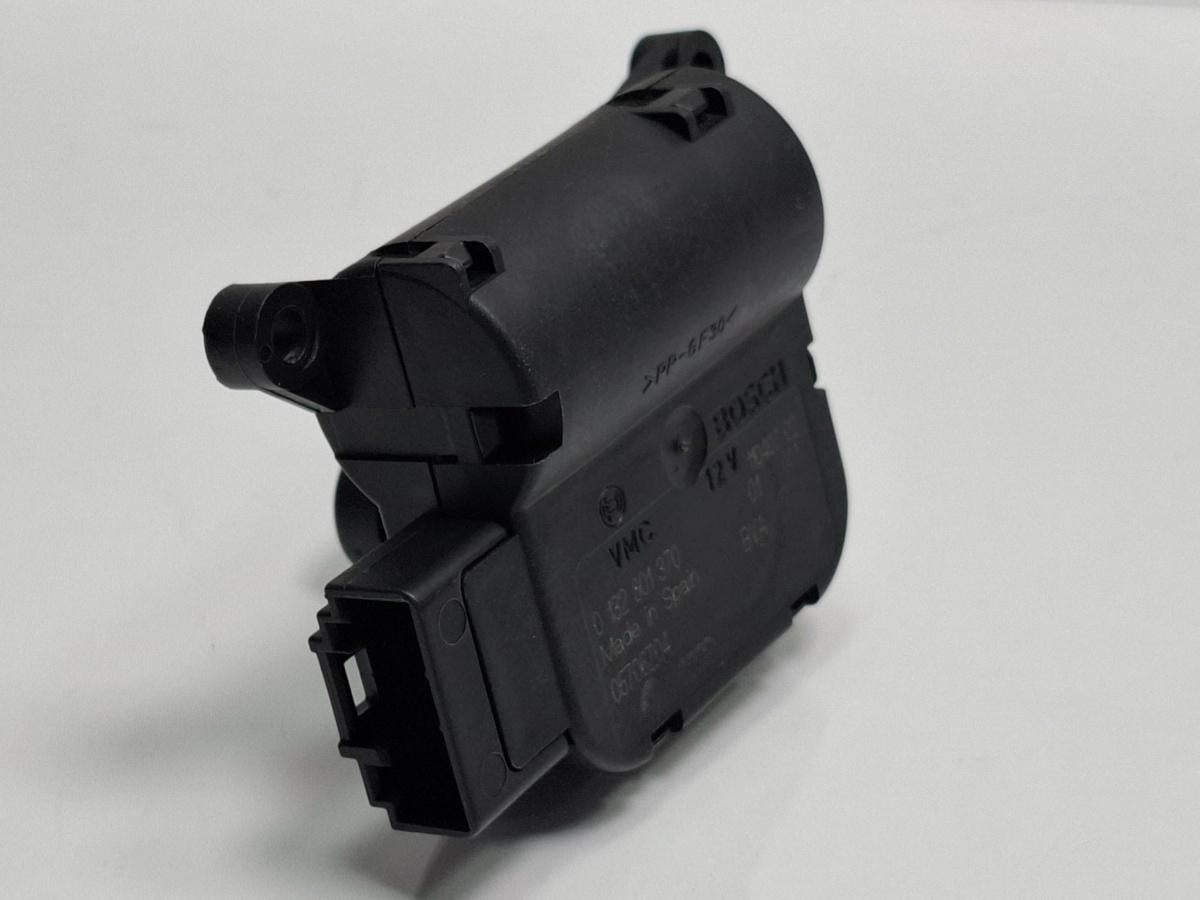 Motoras clapeta aeroterma VOLKSWAGEN PASSAT Variant 3C5 2005 - 2011 TDI BMP BOSCH 0132801370 3C0907511