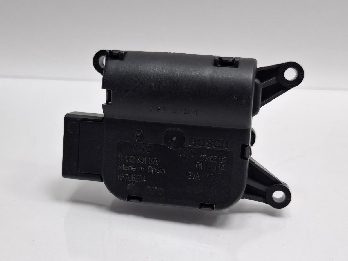 Motoras clapeta aeroterma VOLKSWAGEN PASSAT Variant 3C5 2005 - 2011 TDI BMP BOSCH 0132801370 3C0907511