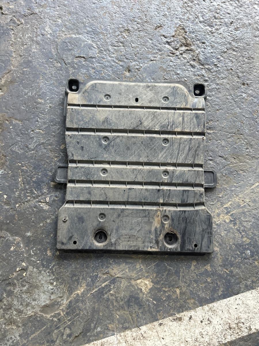 Scut de protectie motor cutie AUDI A3 Sportback 8VA, 8VF 2012 - > TDI CLHA 5Q0825230H