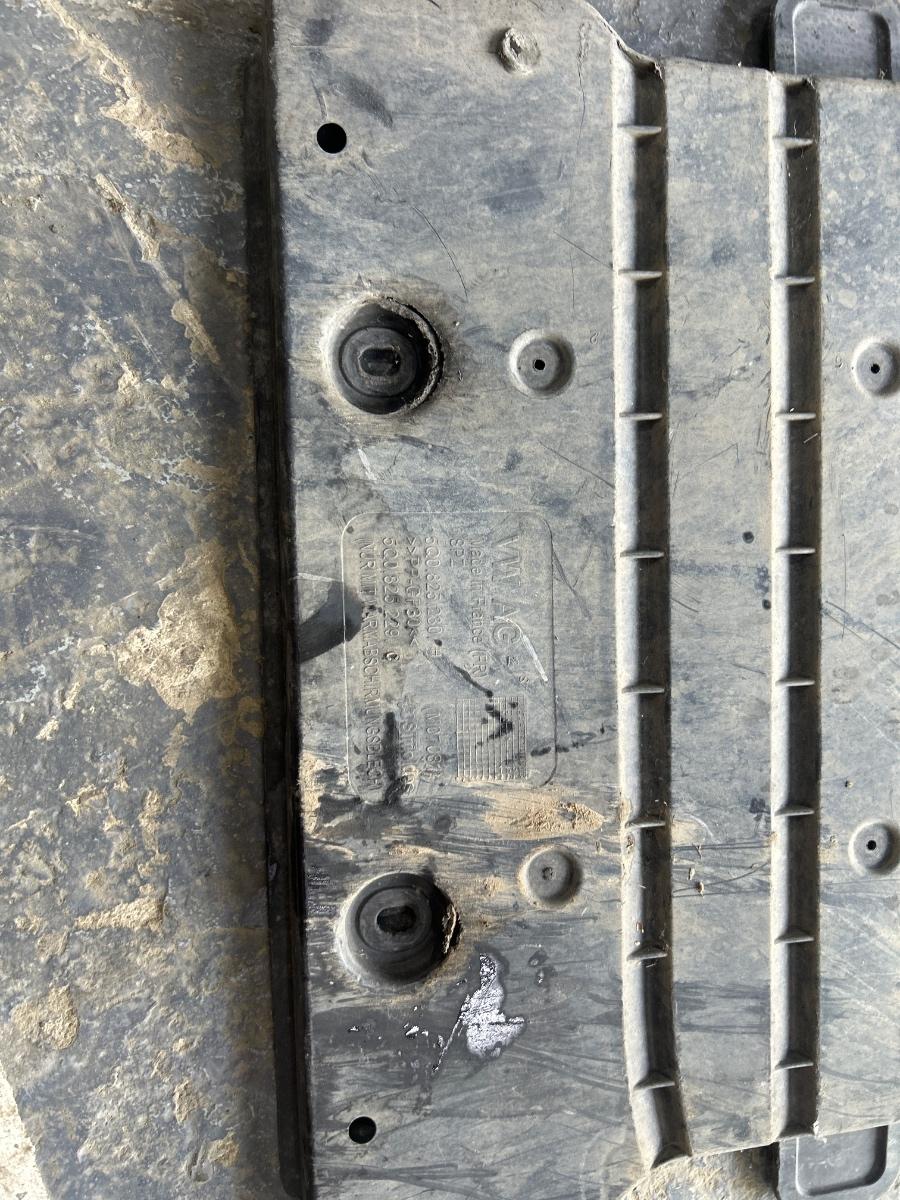 Scut de protectie motor cutie AUDI A3 Sportback 8VA, 8VF 2012 - > TDI CLHA 5Q0825230H