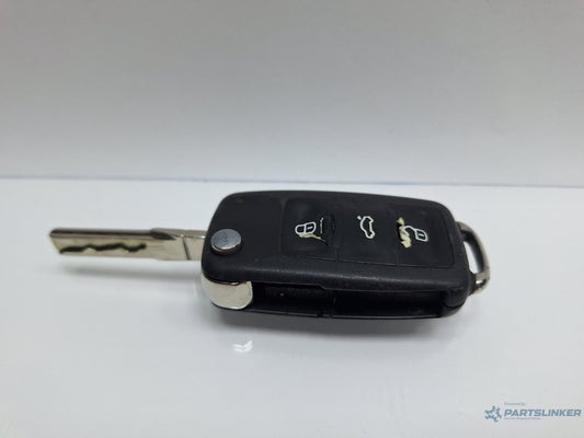 Telecomanda cheie VOLKSWAGEN GOLF VI 5K1_ 2008 - 2012 TDi BlueMotion CAYC HELLA 5FA010180-02 5K0837202AD