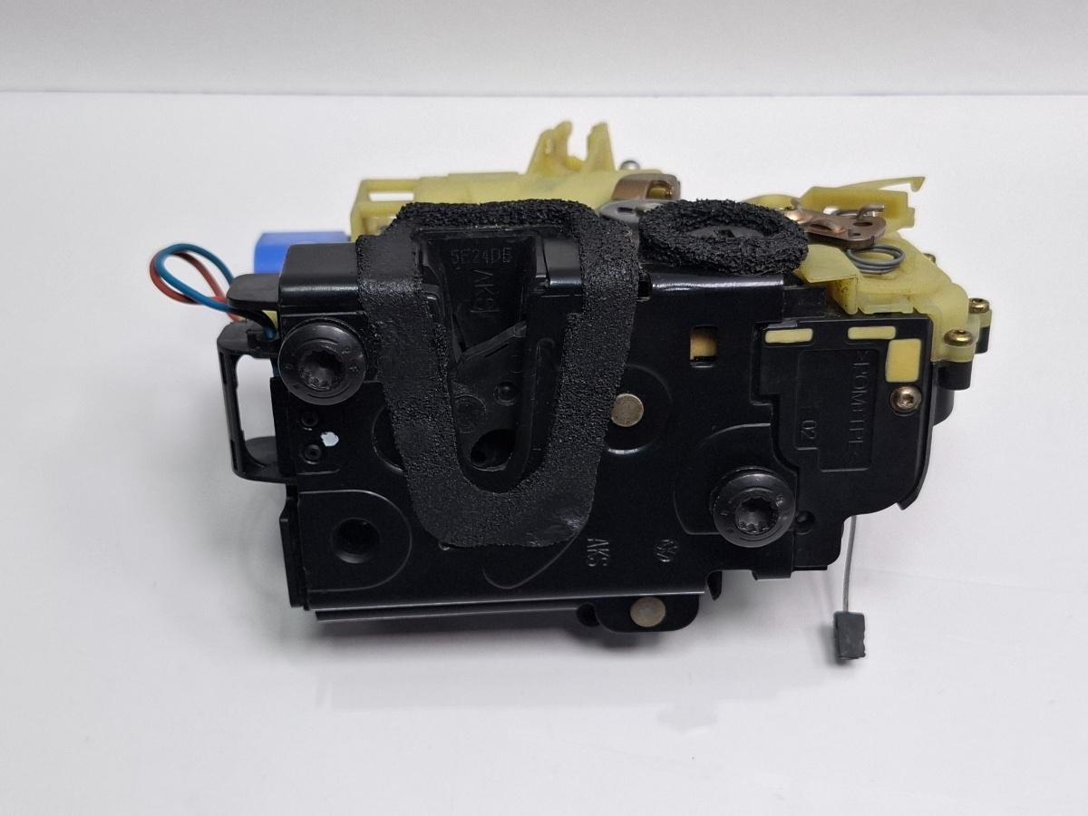 Broasca usa dreapta spate VOLKSWAGEN POLO 9N_ 2001 - 2012 12V AZQ, BME 3B4839016AG