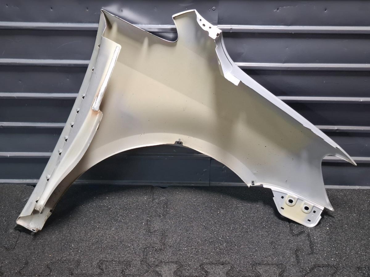Aripa stanga fata VOLKSWAGEN TOURAN 1T3 2010 - 2015 2.0 TDI CFHC 1T0821105G , 1T0821155