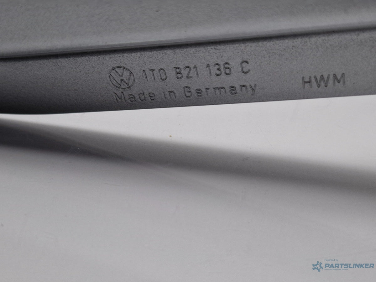 Suport aripa dreapta fata VOLKSWAGEN TOURAN 1T3 2010 - 2015 TDI CFHC 1T0821136C