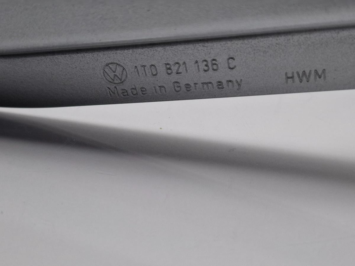 Suport aripa dreapta fata VOLKSWAGEN TOURAN 1T3 2010 - 2015 TDI CFHC 1T0821136C